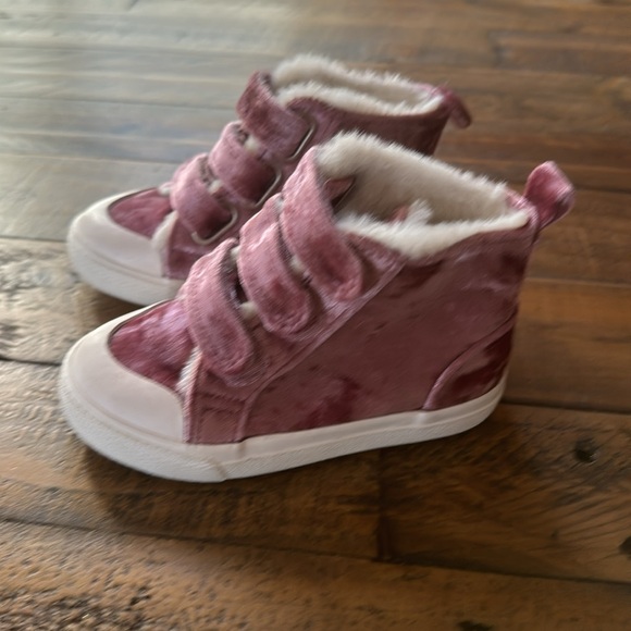 Toddler girls winter shoes bundle Size 6. - Picture 6 of 9